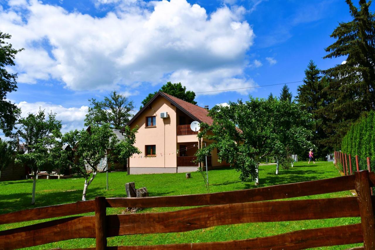 Apartman Jelena Rakovica Exterior foto