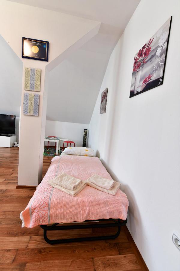 Apartman Jelena Rakovica Exterior foto