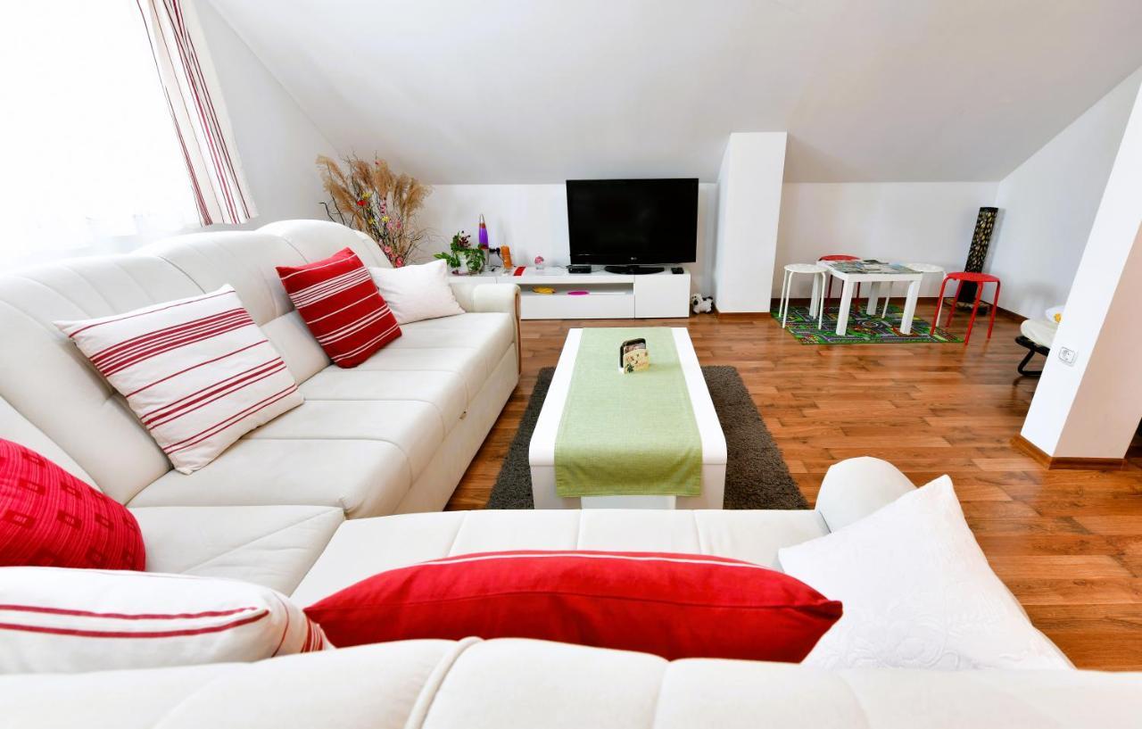 Apartman Jelena Rakovica Exterior foto